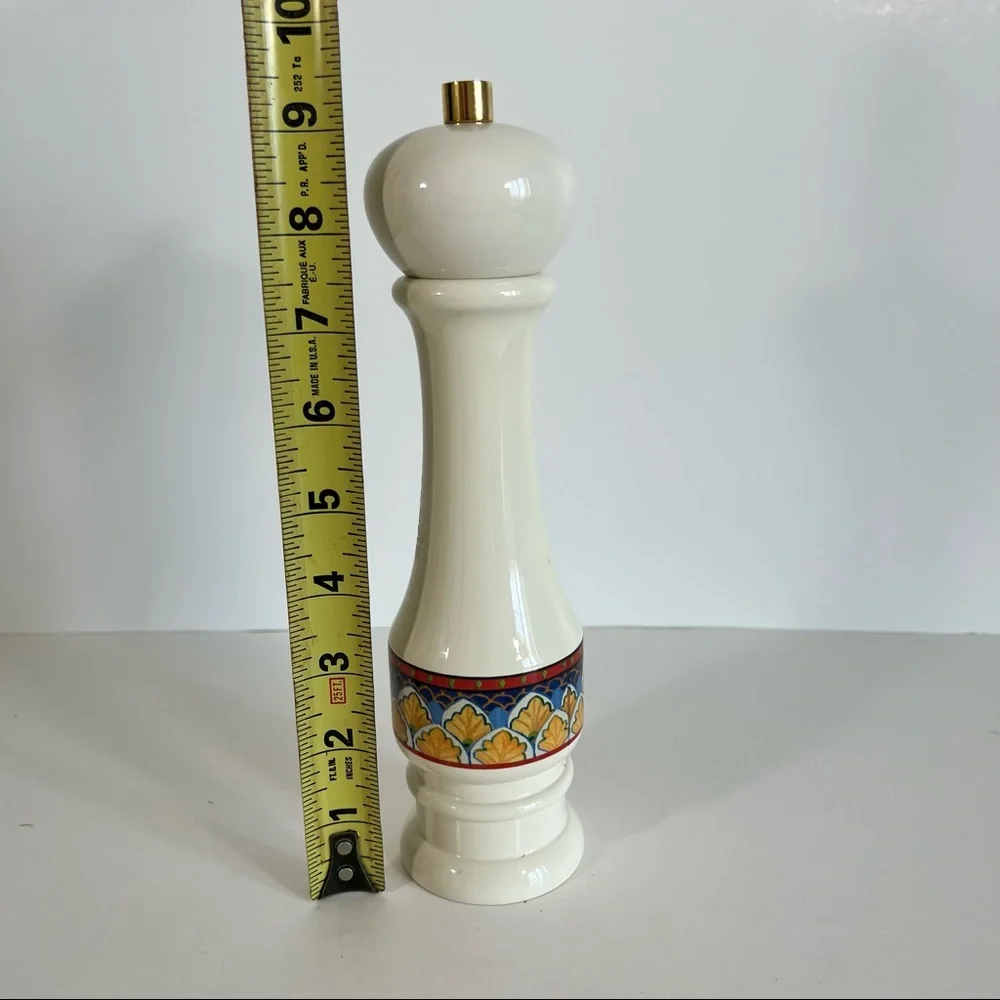 Williams Sonoma Salt Mill Shaker